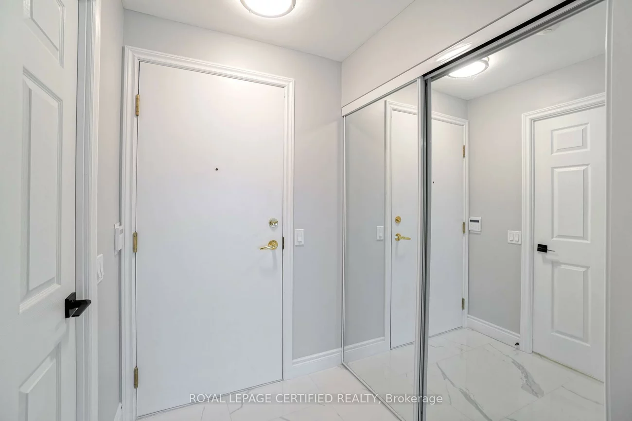 35, Kingsbridge Garden, Hurontario, Mississauga