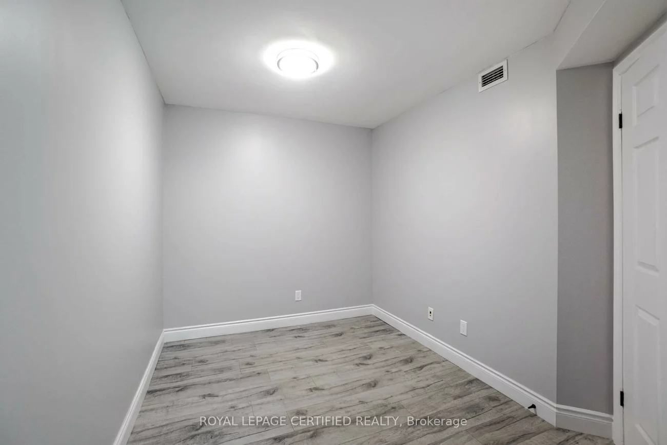 35, Kingsbridge Garden, Hurontario, Mississauga