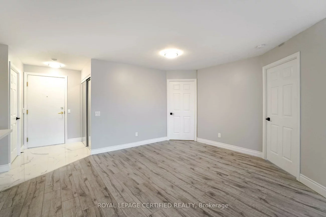 35, Kingsbridge Garden, Hurontario, Mississauga