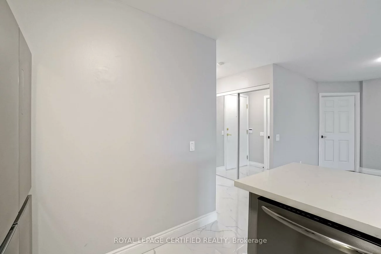 35, Kingsbridge Garden, Hurontario, Mississauga