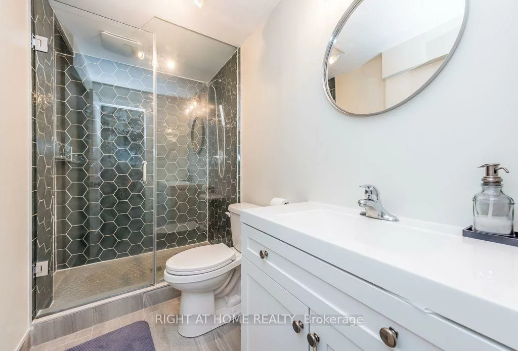 5958, Greensboro, Central Erin Mills, Mississauga