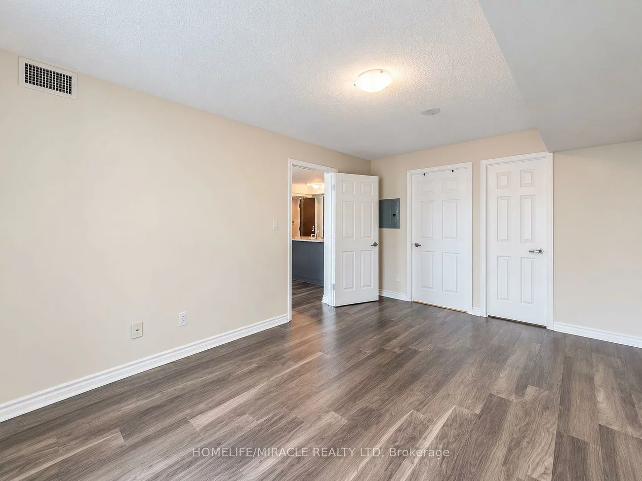 335, Rathburn, City Centre, Mississauga