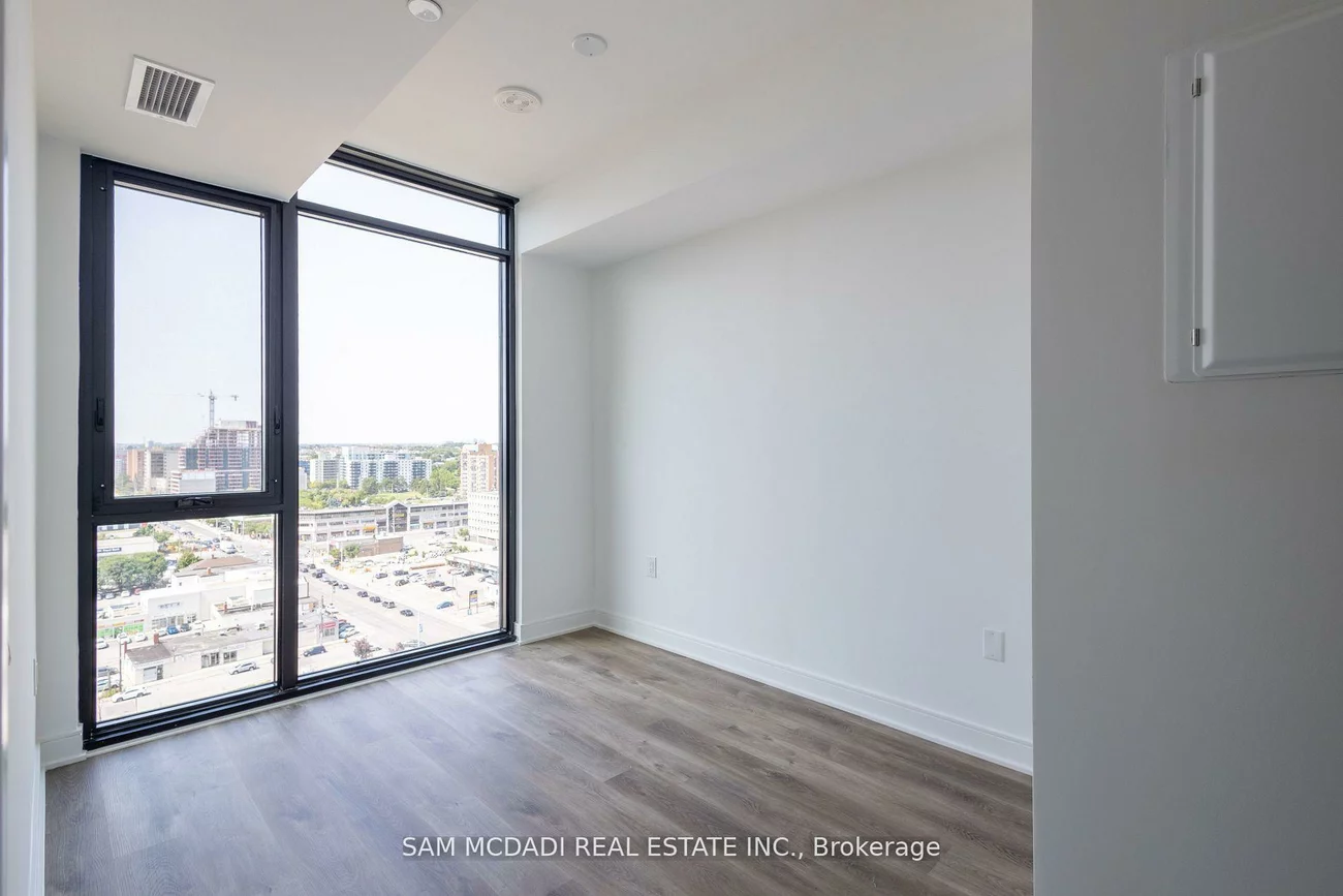 86, Dundas, Cooksville, Mississauga