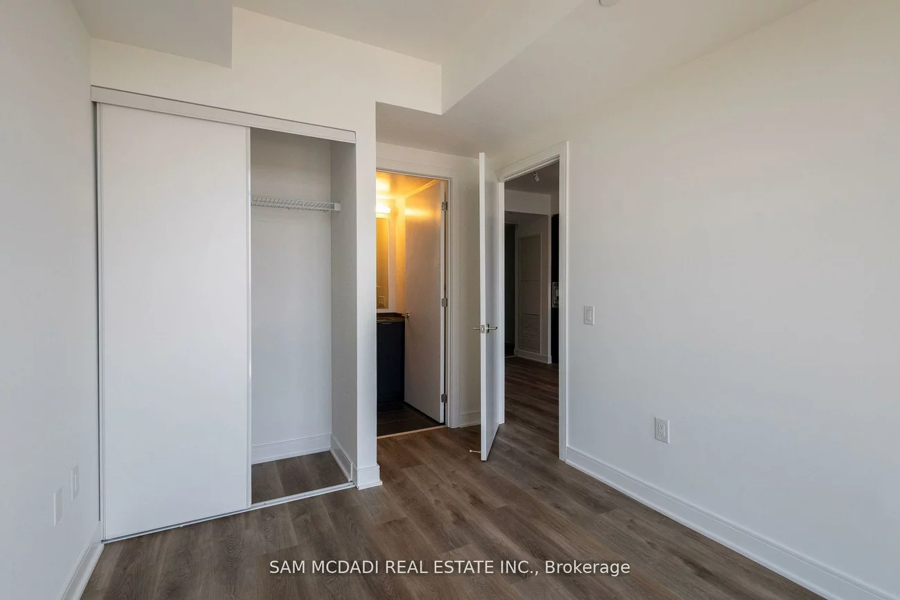 86, Dundas, Cooksville, Mississauga