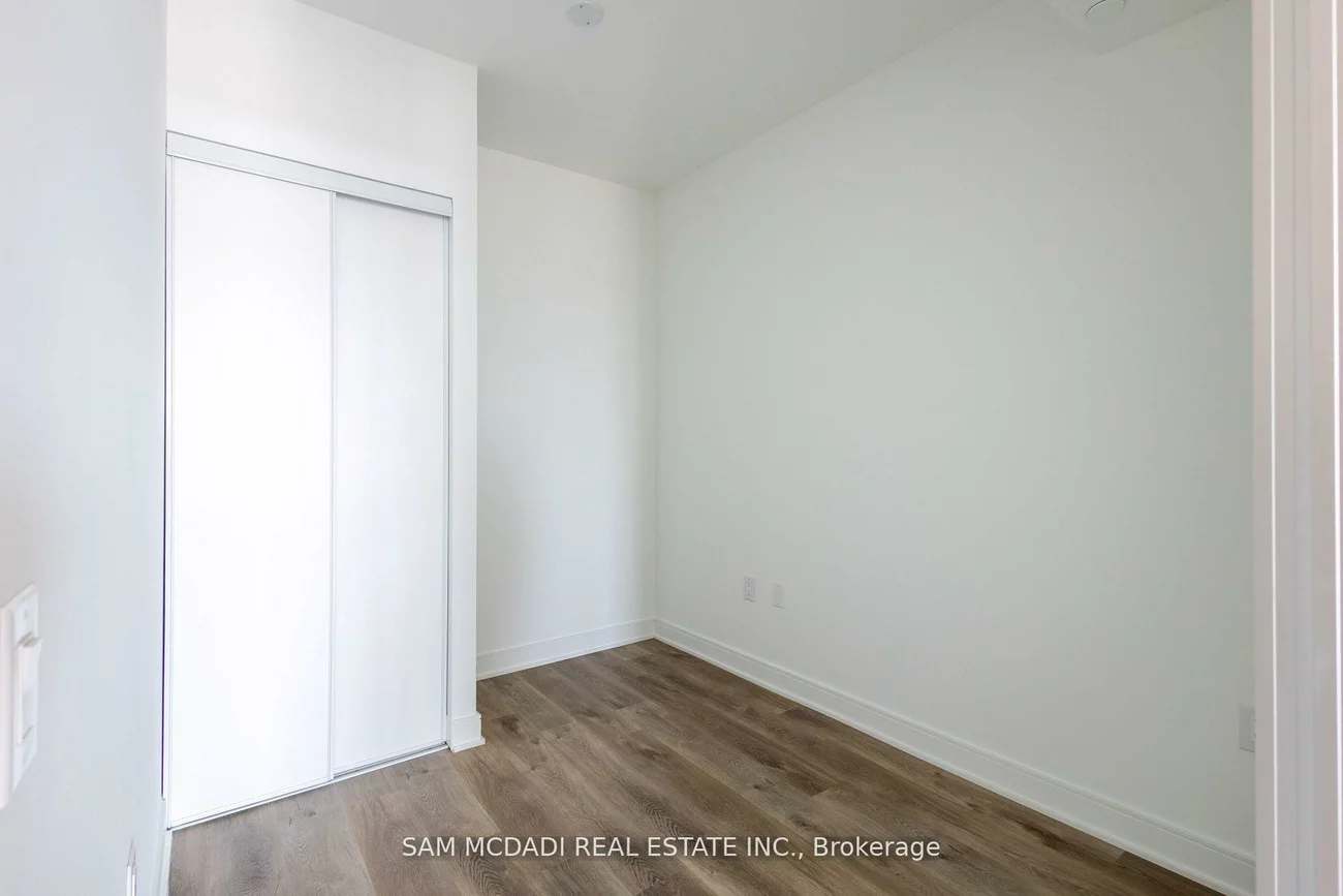 86, Dundas, Cooksville, Mississauga