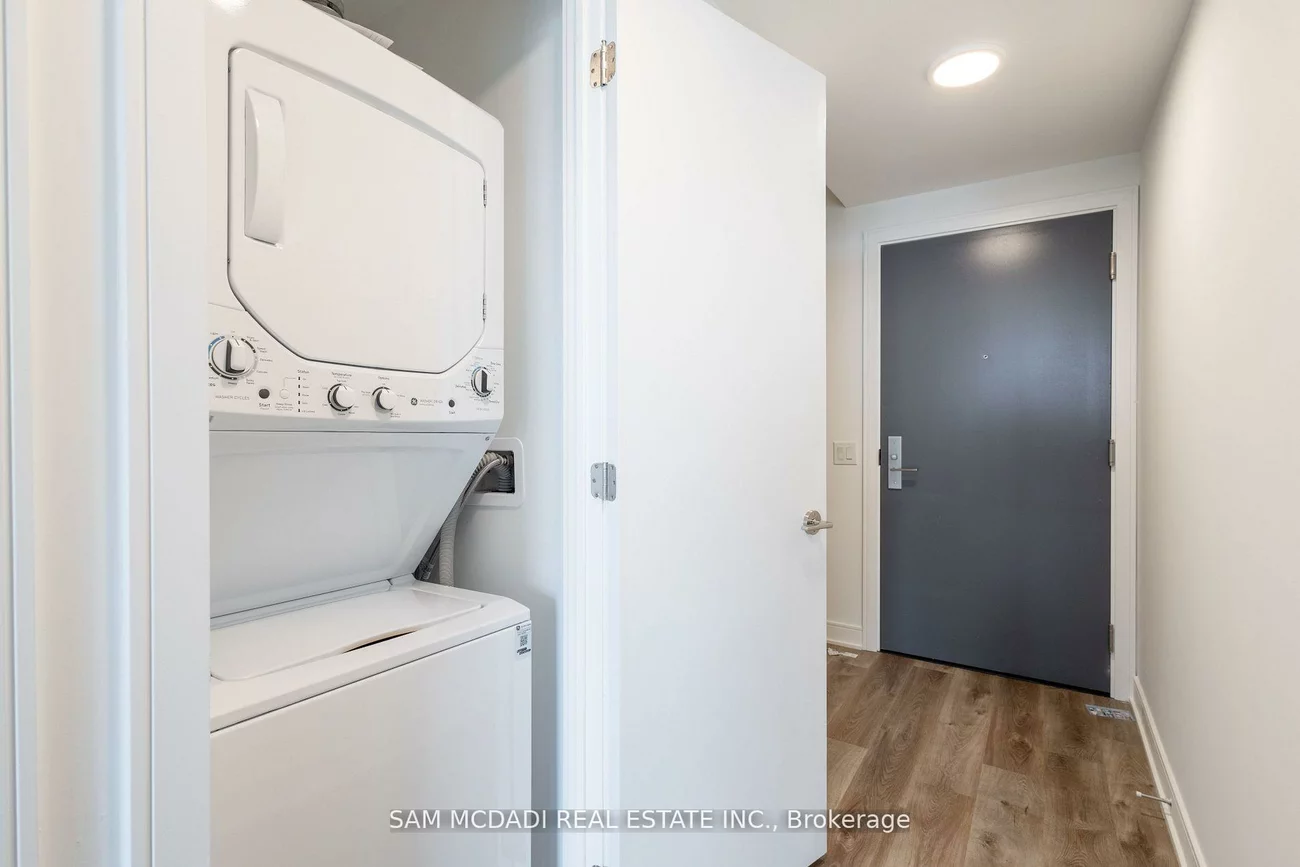 86, Dundas, Cooksville, Mississauga