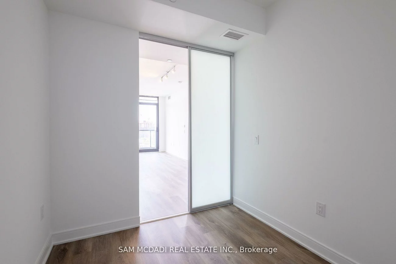 86, Dundas, Cooksville, Mississauga