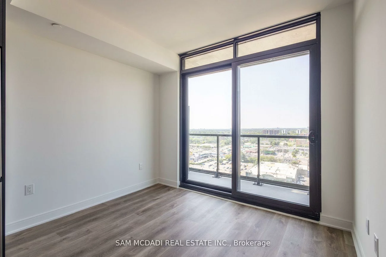 86, Dundas, Cooksville, Mississauga