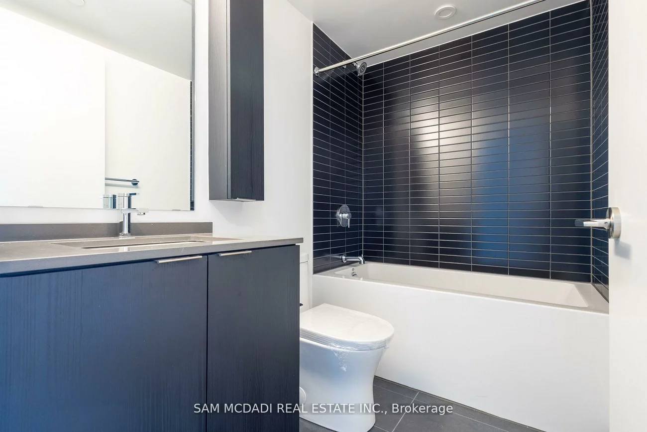 86, Dundas, Cooksville, Mississauga