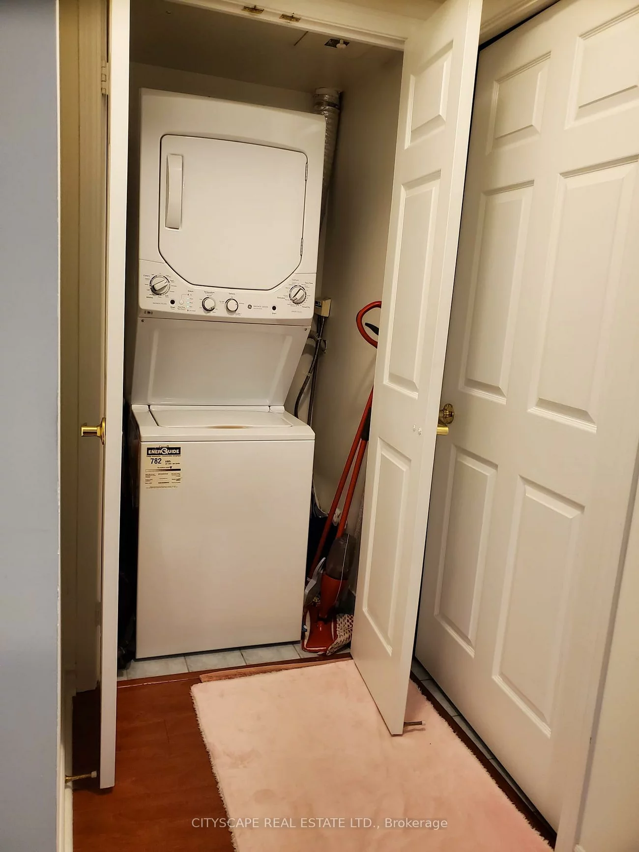 25, Kingsbridge Garden, Hurontario, Mississauga
