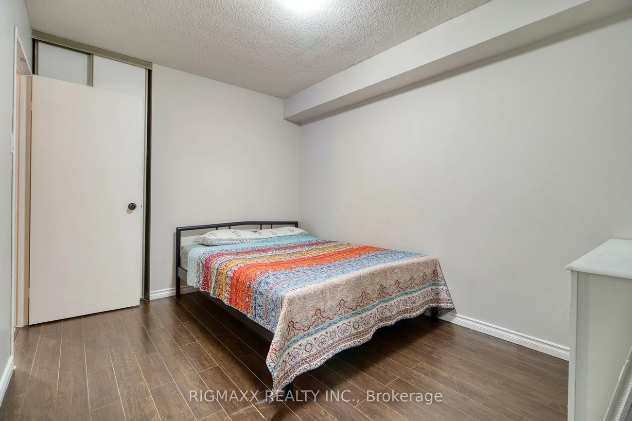 20, Mississauga Valley, Mississauga Valleys, Mississauga