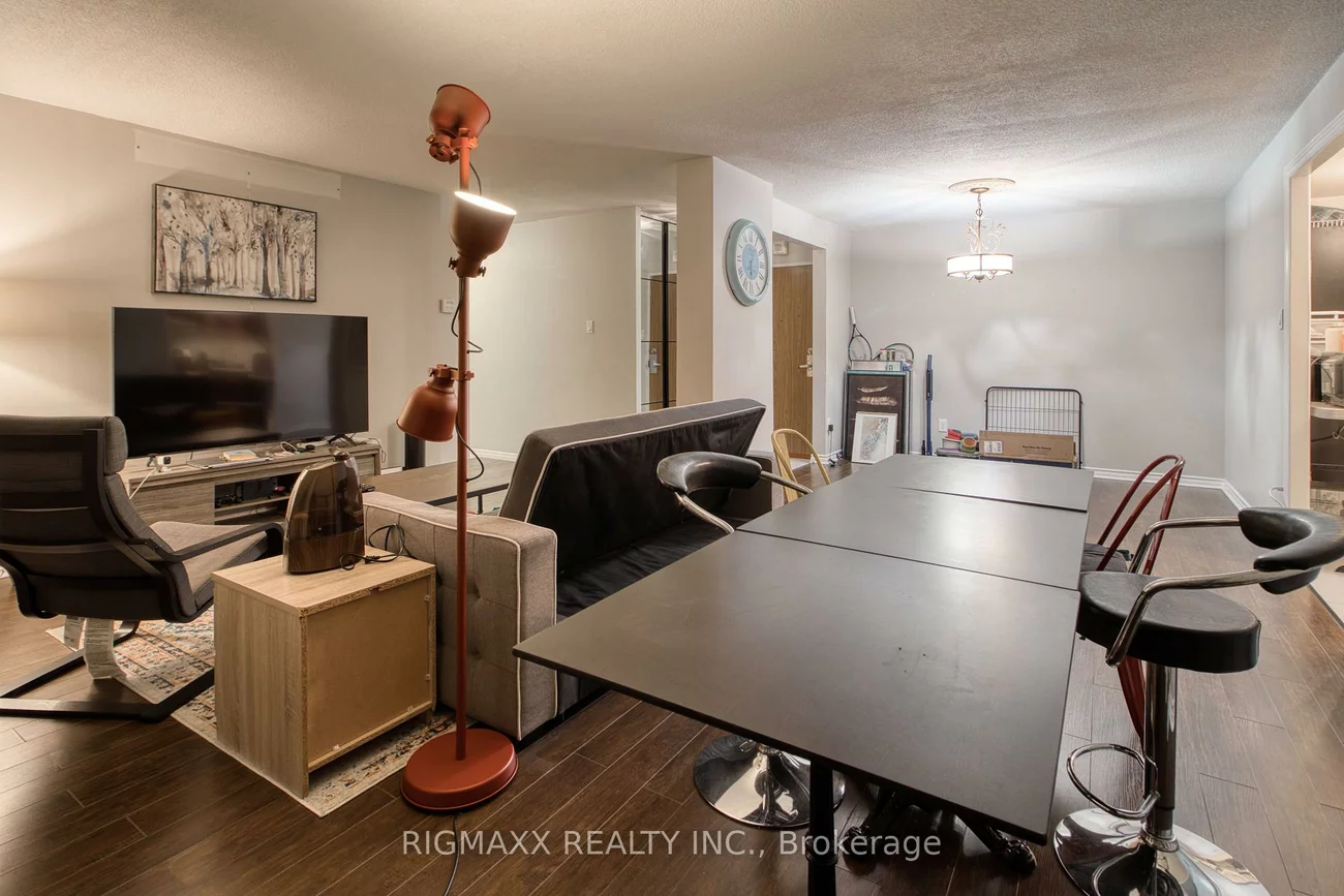 20, Mississauga Valley, Mississauga Valleys, Mississauga