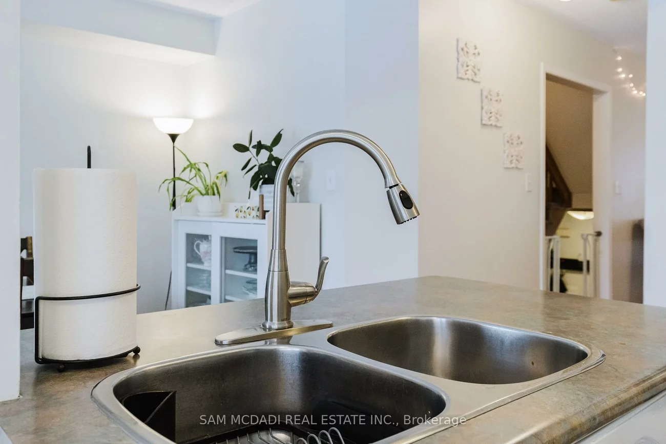 1591, South Parade, East Credit, Mississauga