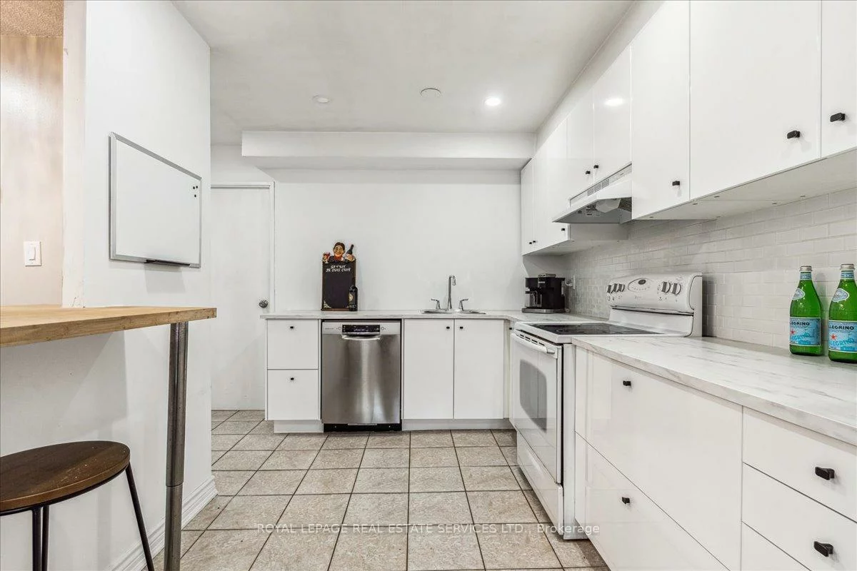 3050, Constitution, Applewood, Mississauga