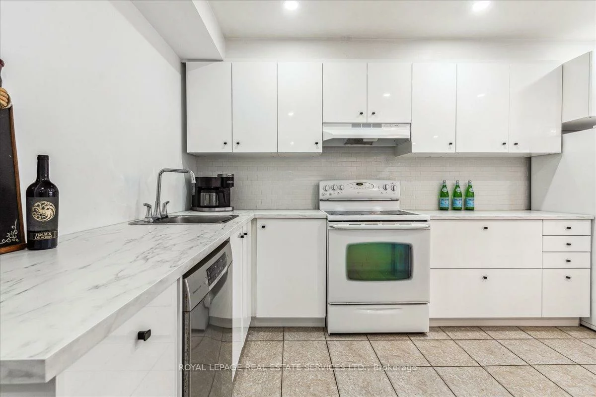 3050, Constitution, Applewood, Mississauga