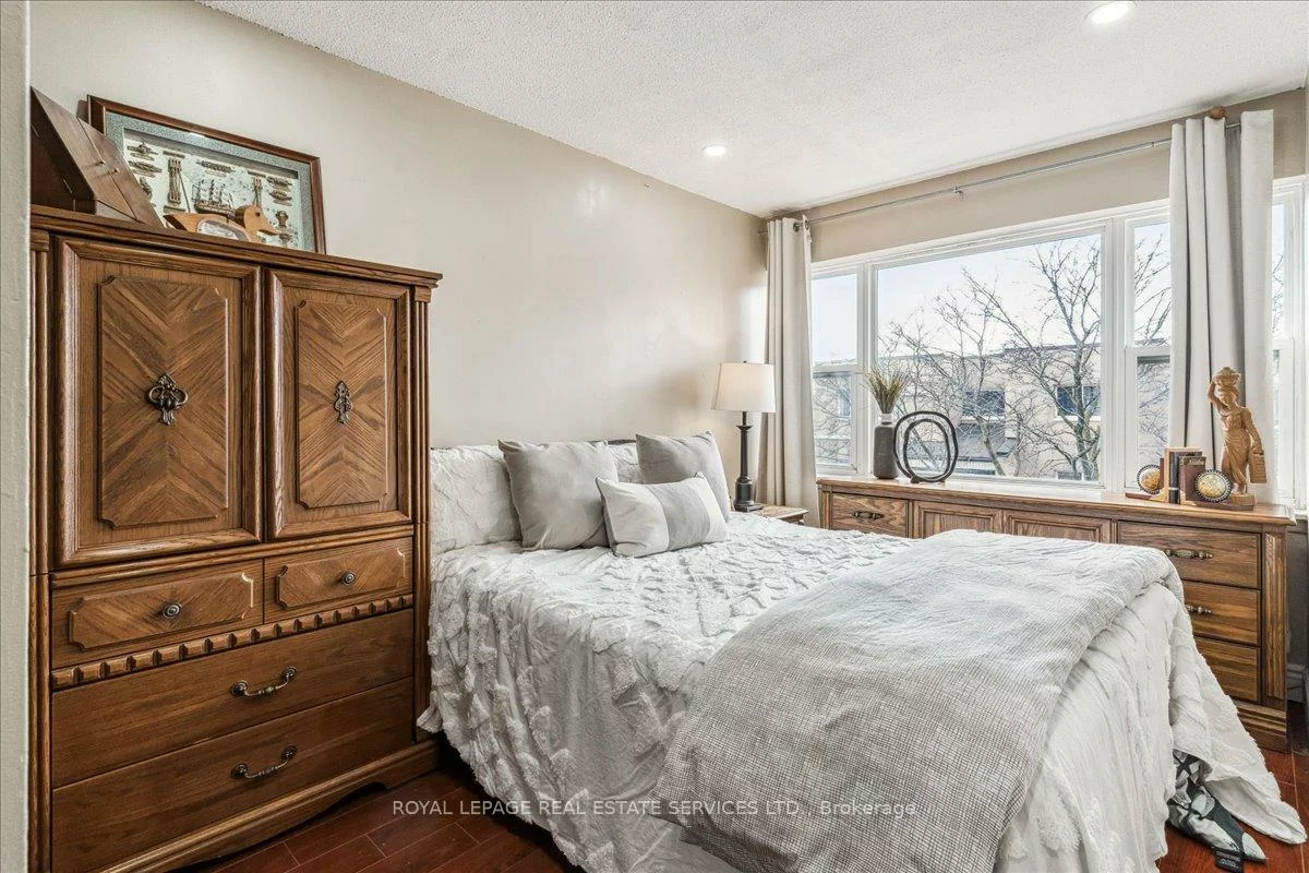 3050, Constitution, Applewood, Mississauga