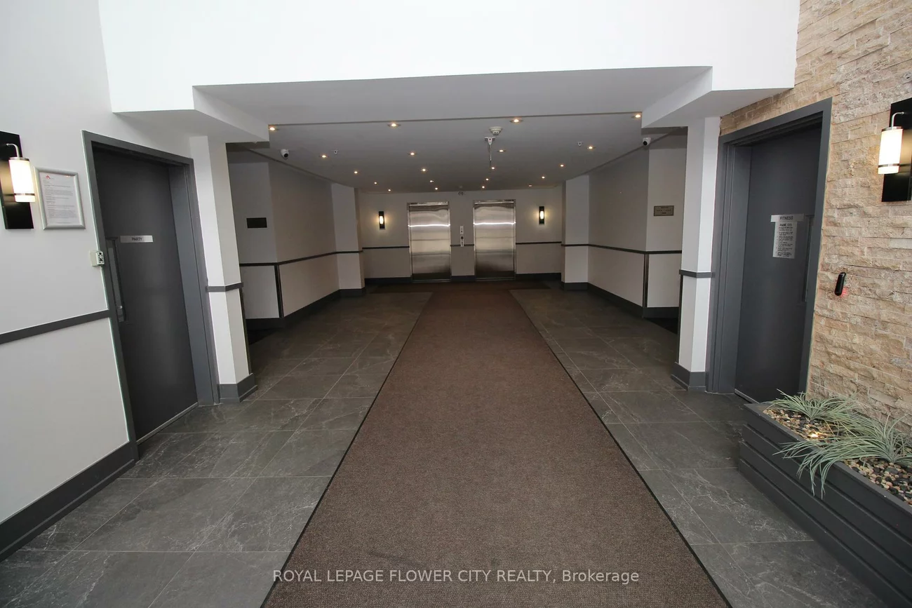 570, Lolita, Mississauga Valleys, Mississauga