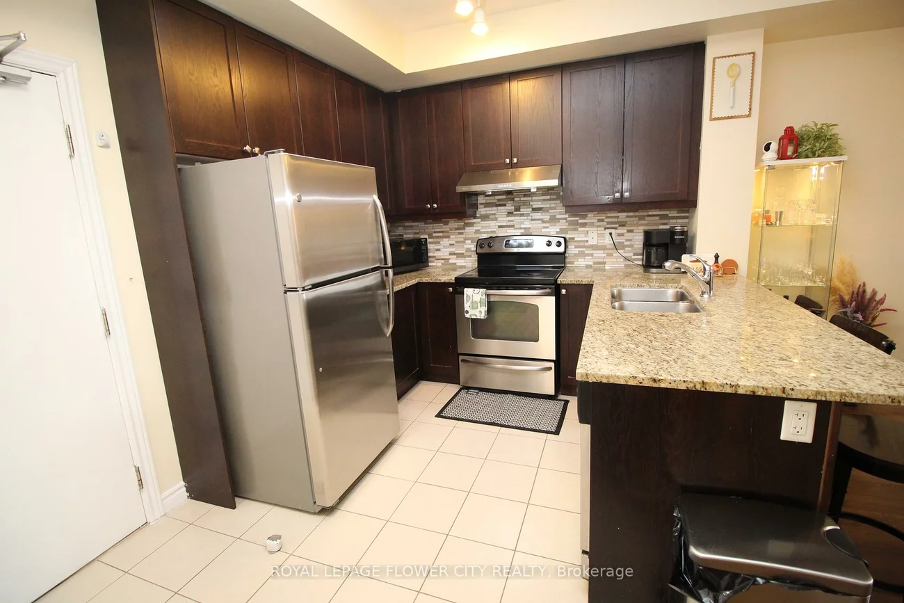 570, Lolita, Mississauga Valleys, Mississauga