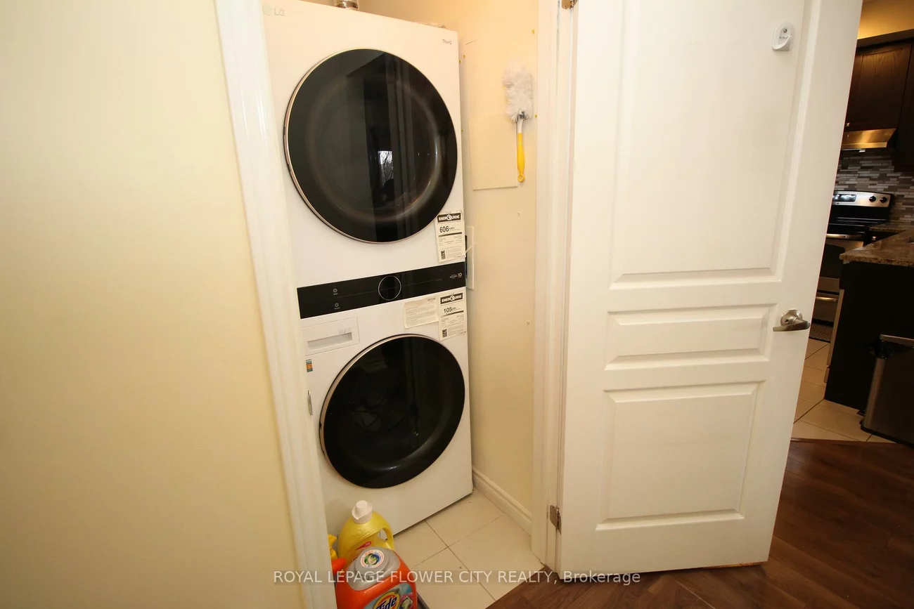 570, Lolita, Mississauga Valleys, Mississauga