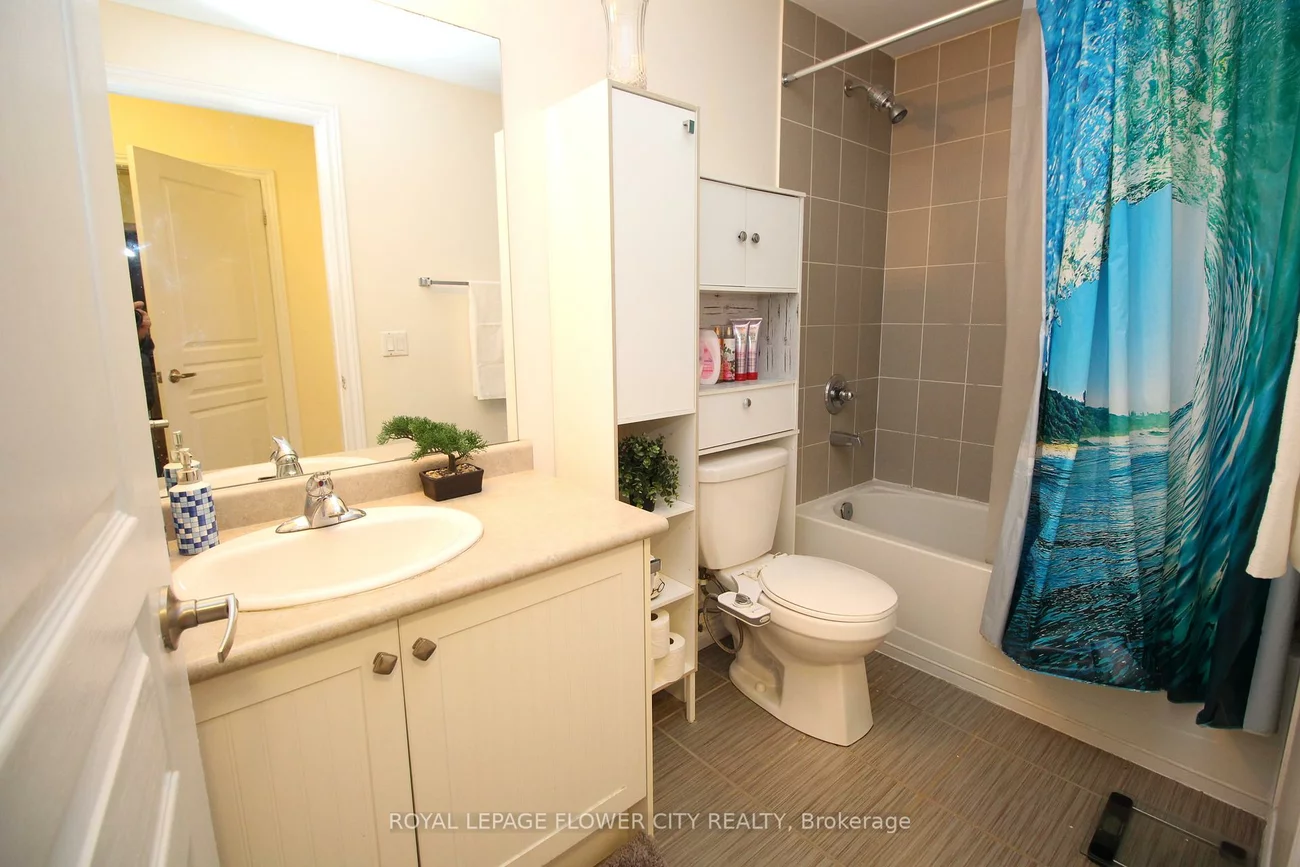570, Lolita, Mississauga Valleys, Mississauga