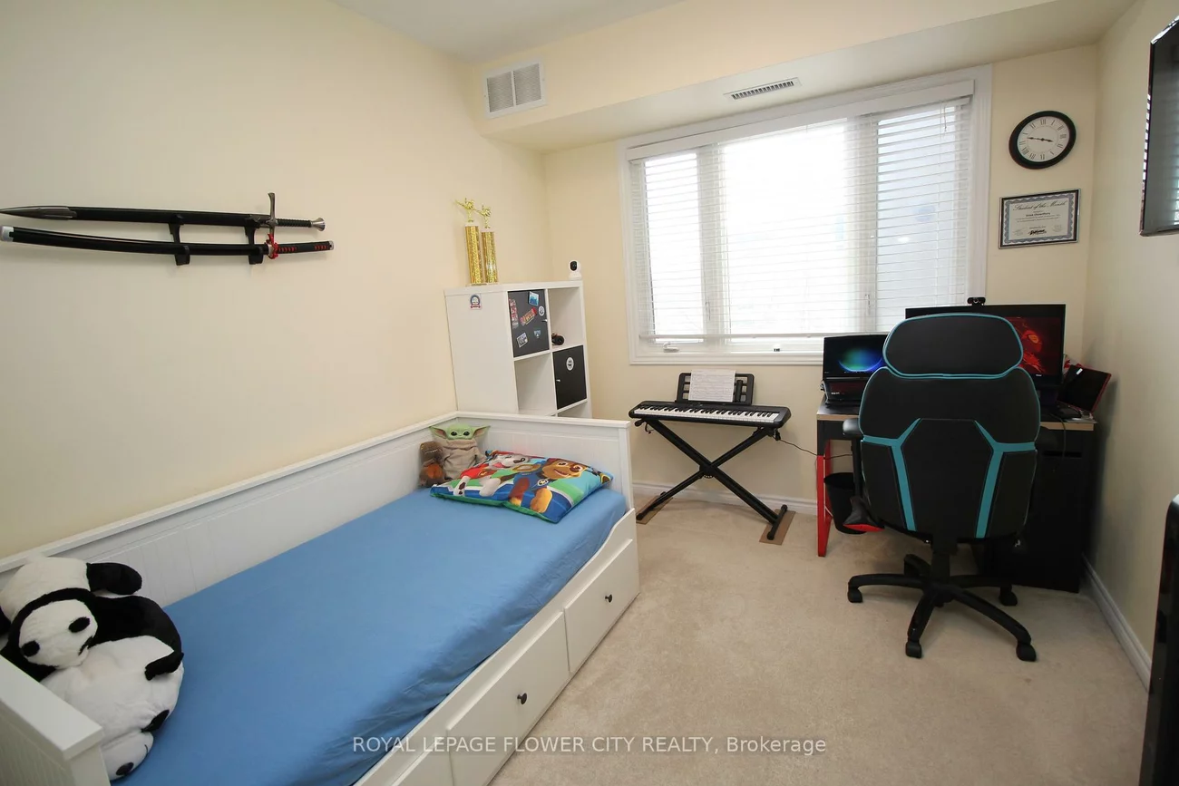570, Lolita, Mississauga Valleys, Mississauga