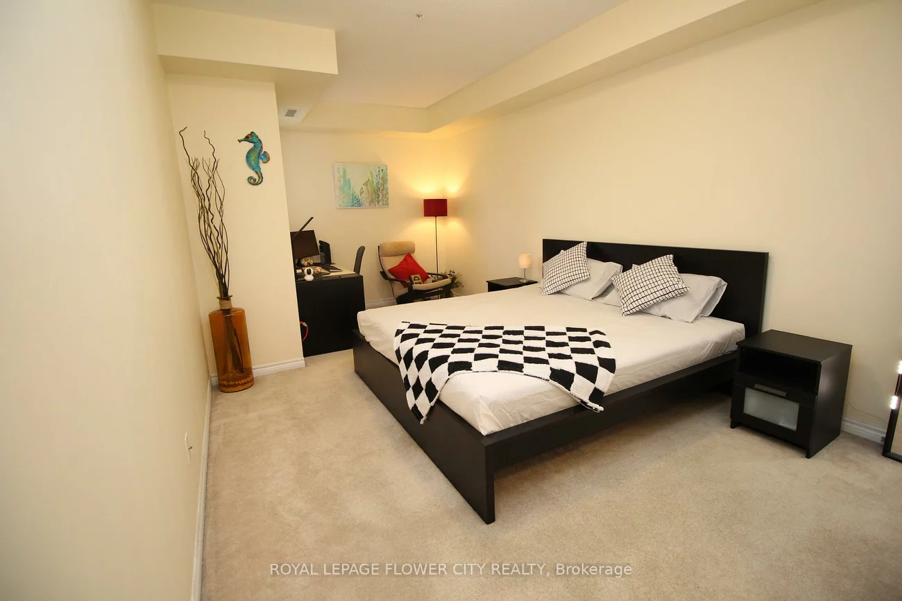570, Lolita, Mississauga Valleys, Mississauga