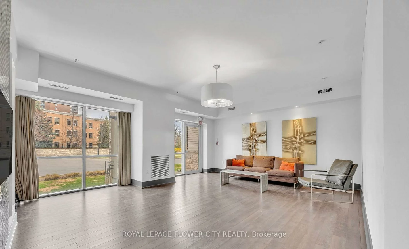 570, Lolita, Mississauga Valleys, Mississauga