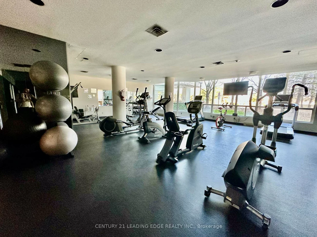 4460, TUCANA, Hurontario, Mississauga