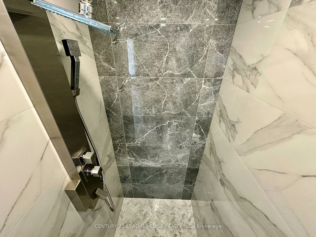 4460, TUCANA, Hurontario, Mississauga