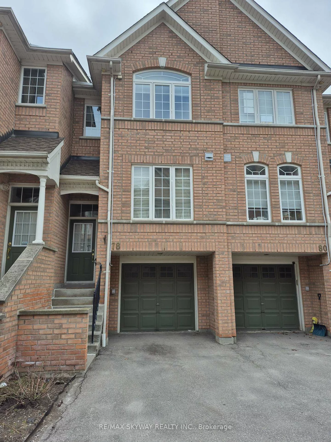 50, Strathaven, Hurontario, Mississauga