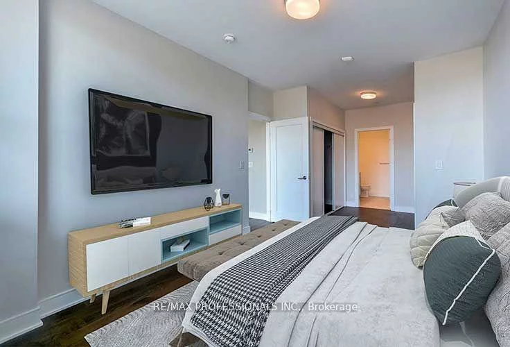 1575, Lakeshore, Clarkson, Mississauga