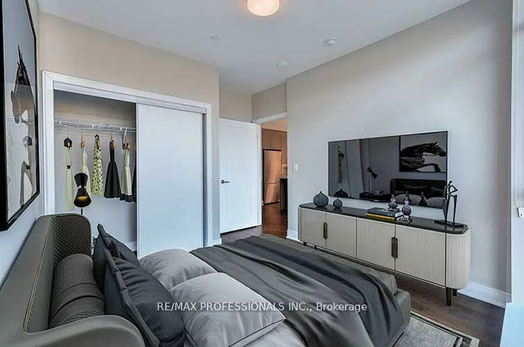1575, Lakeshore, Clarkson, Mississauga