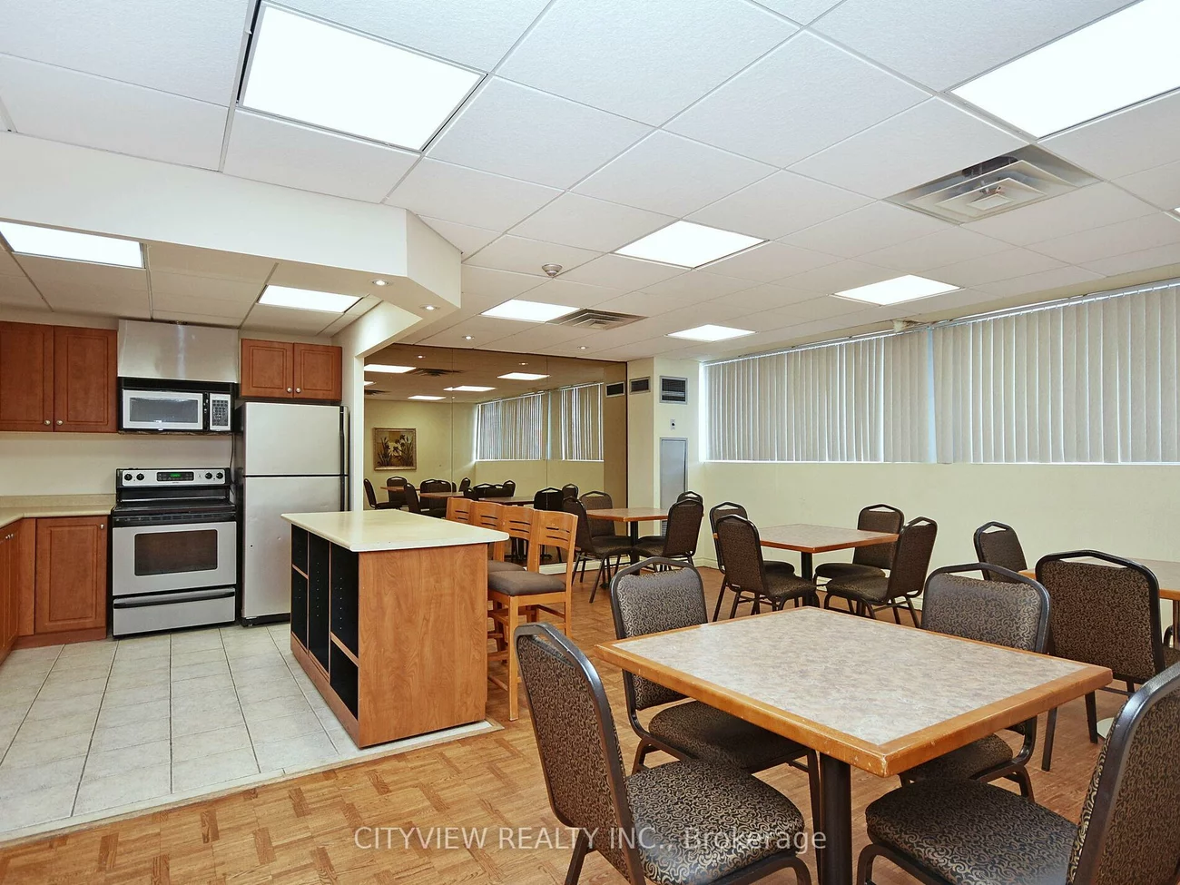 3700, Kaneff, Mississauga Valleys, Mississauga