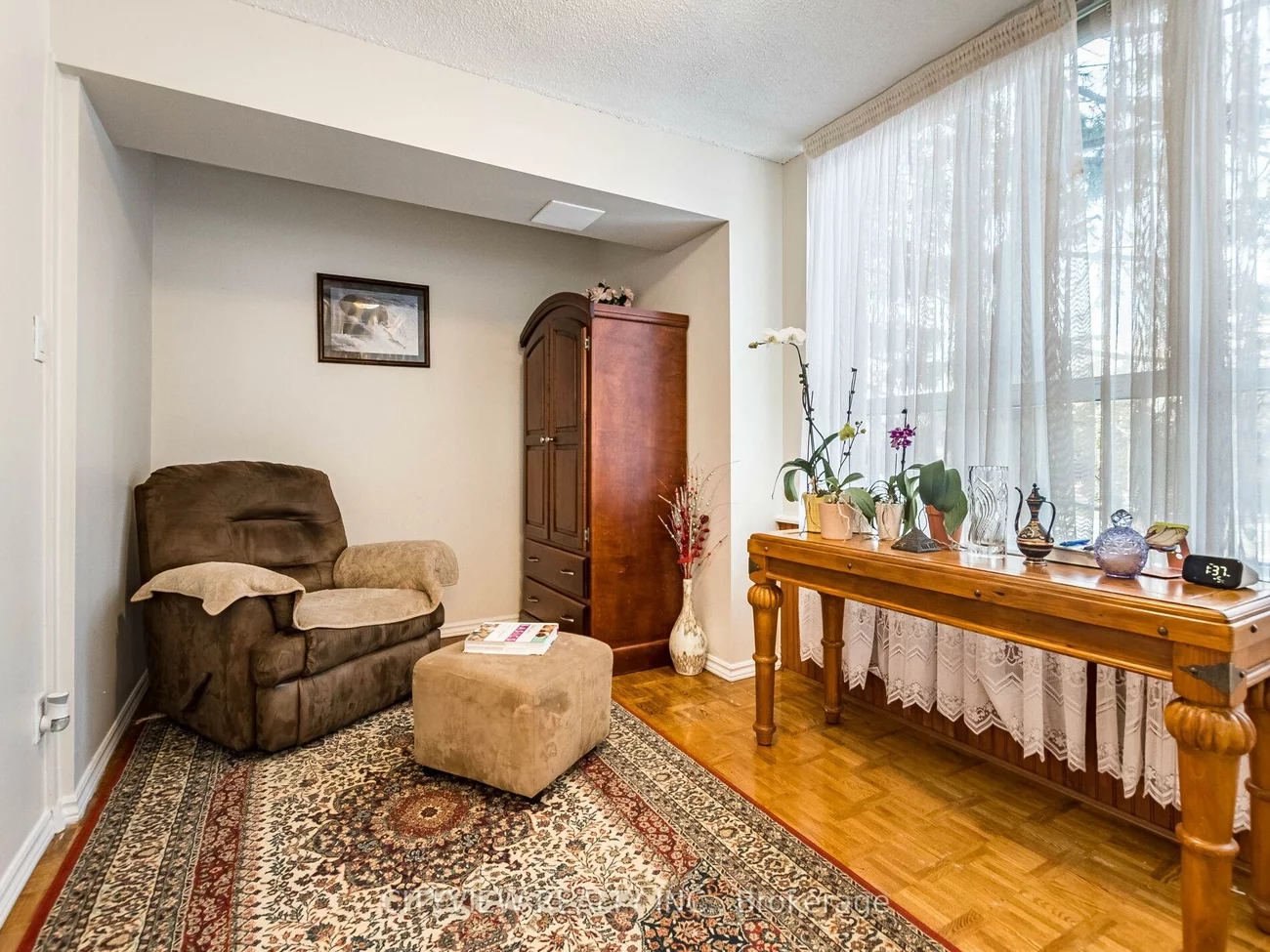 3700, Kaneff, Mississauga Valleys, Mississauga