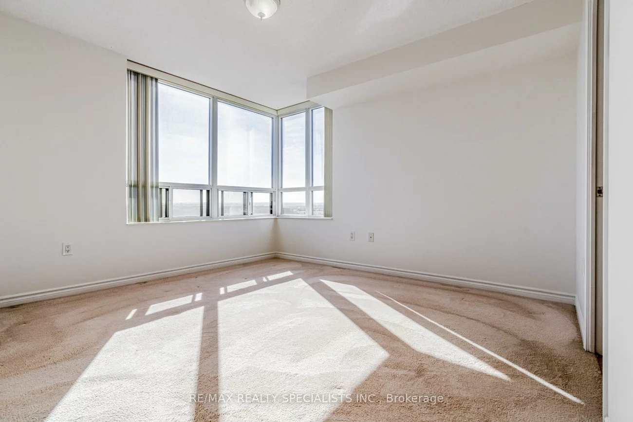 55, Strathaven, Hurontario, Mississauga