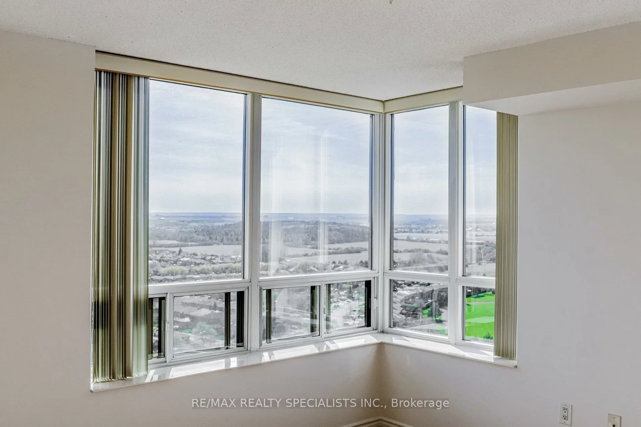 55, Strathaven, Hurontario, Mississauga