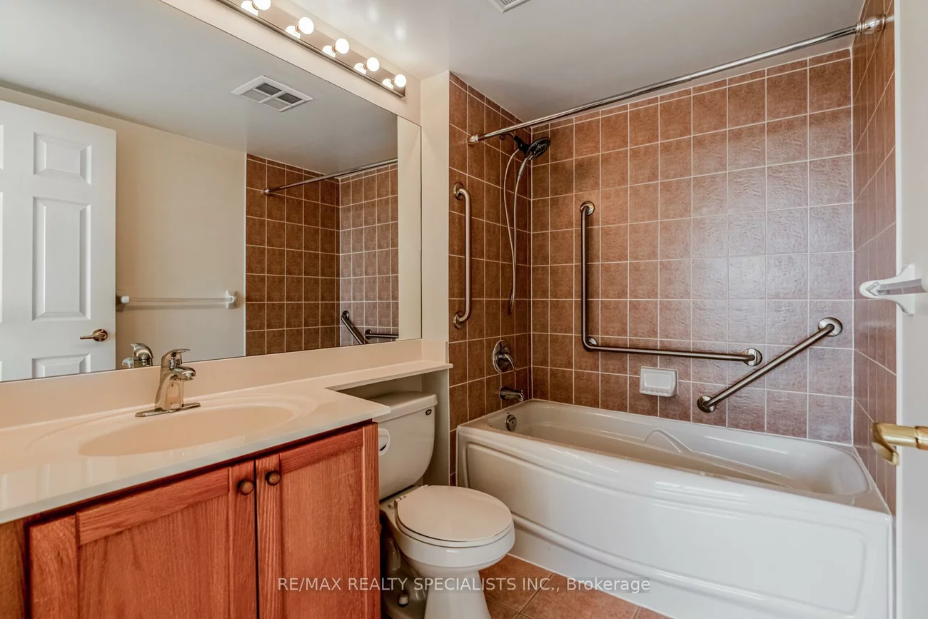 55, Strathaven, Hurontario, Mississauga