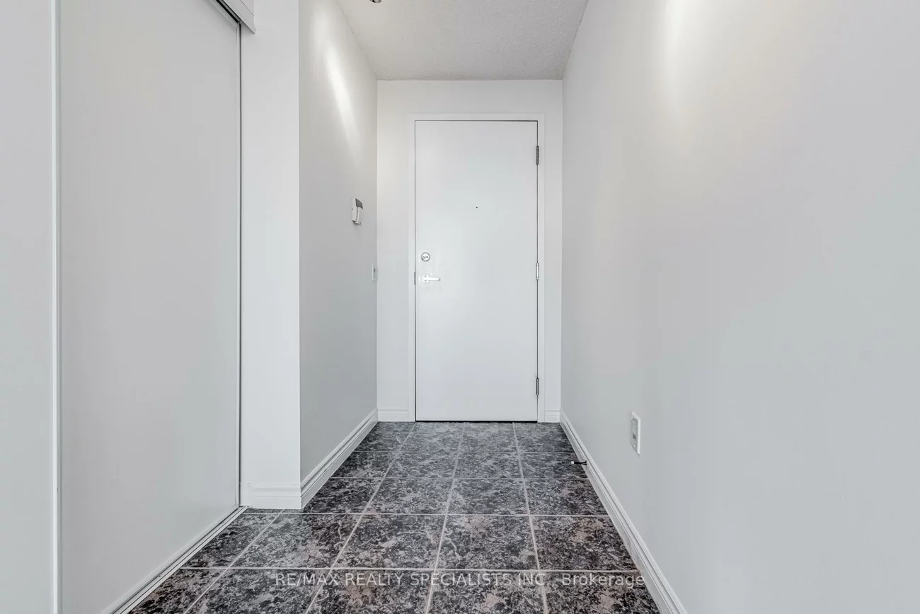 55, Strathaven, Hurontario, Mississauga