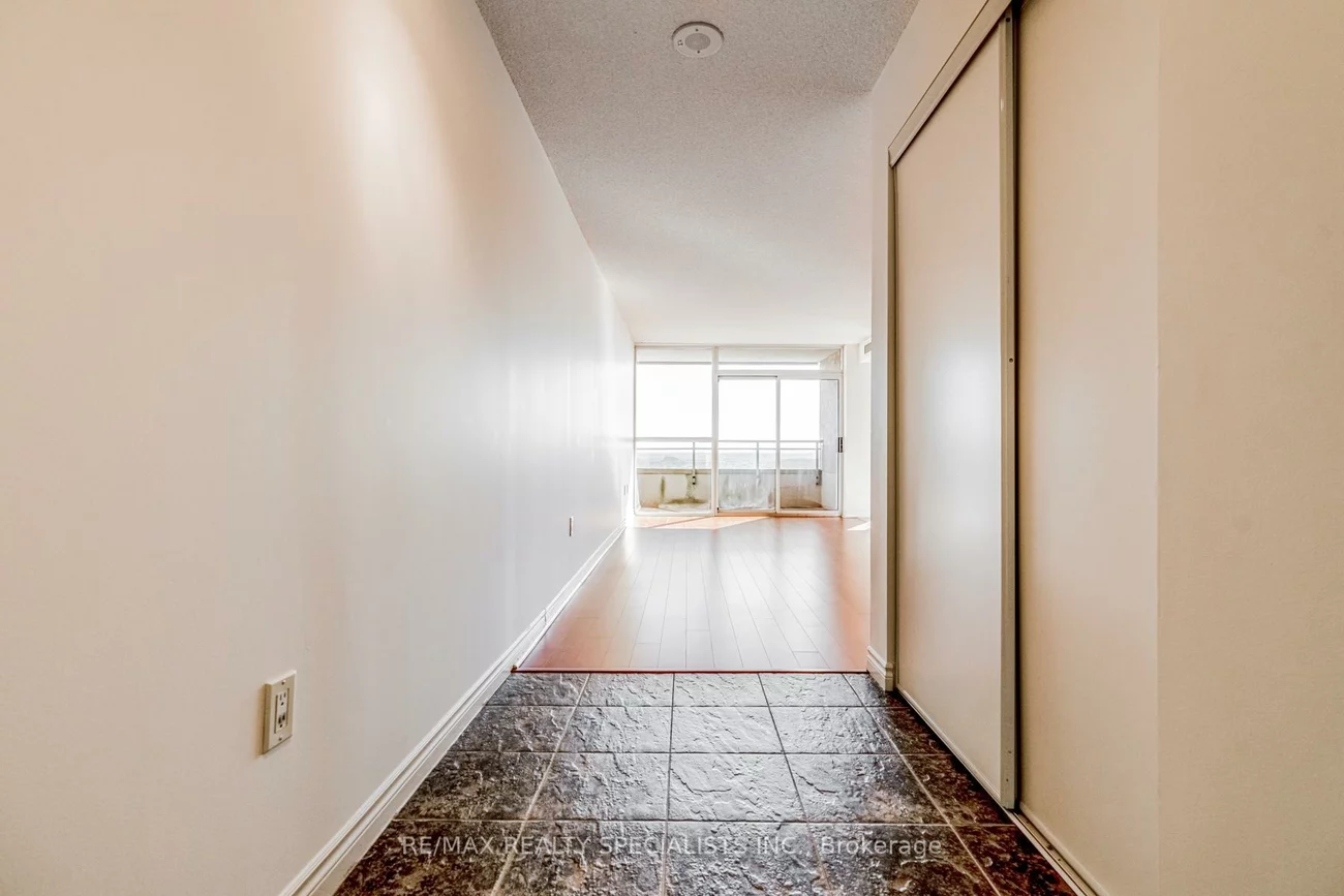 55, Strathaven, Hurontario, Mississauga