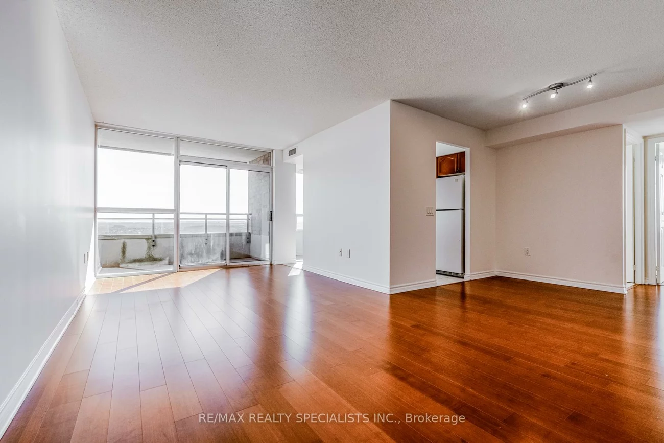 55, Strathaven, Hurontario, Mississauga