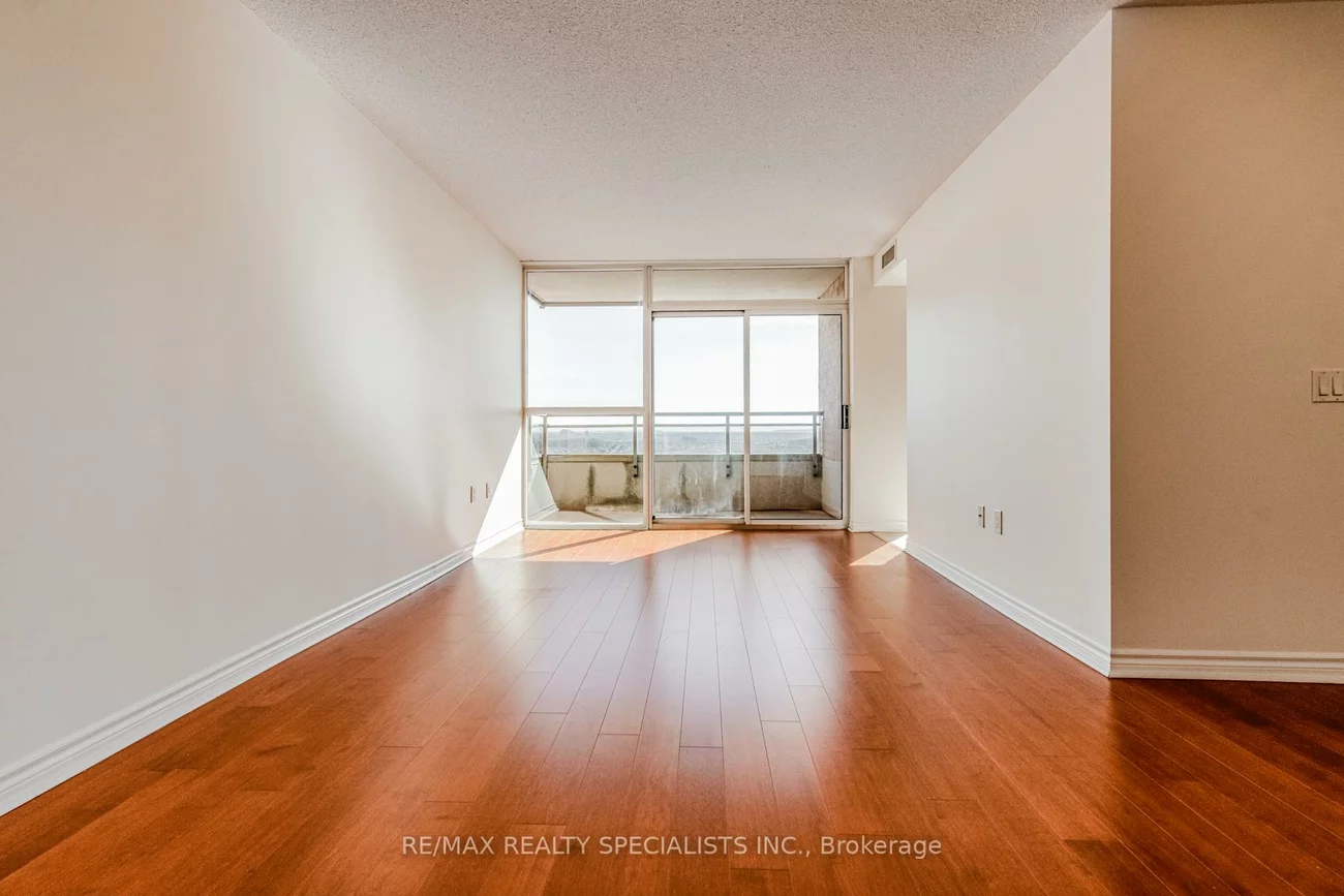 55, Strathaven, Hurontario, Mississauga