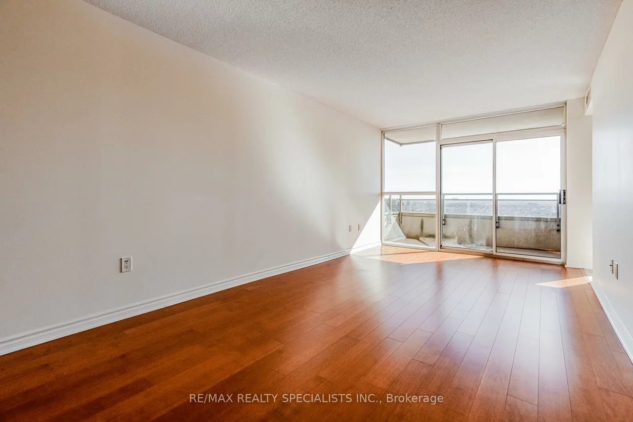 55, Strathaven, Hurontario, Mississauga