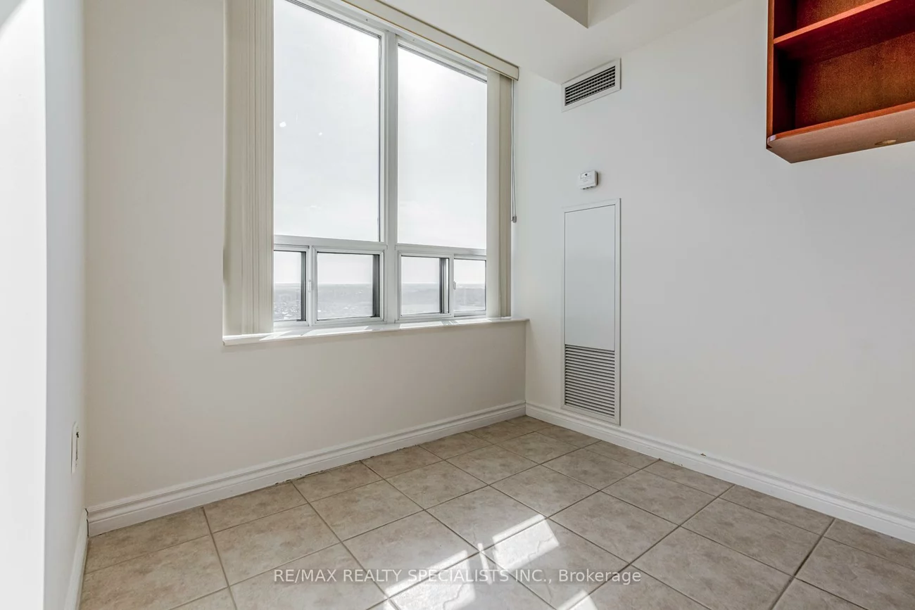 55, Strathaven, Hurontario, Mississauga