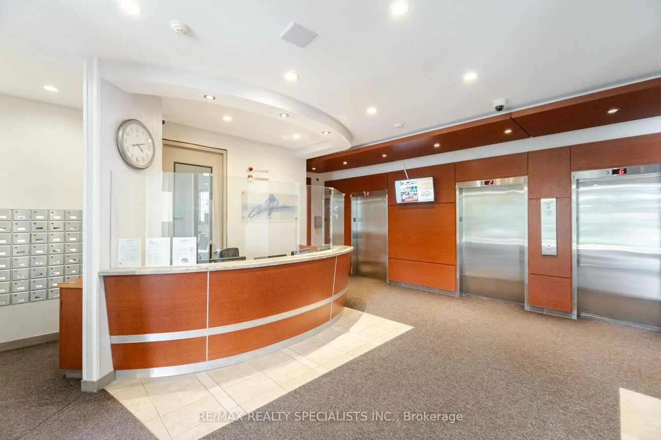 50, Kingsbridge Gdn, Hurontario, Mississauga