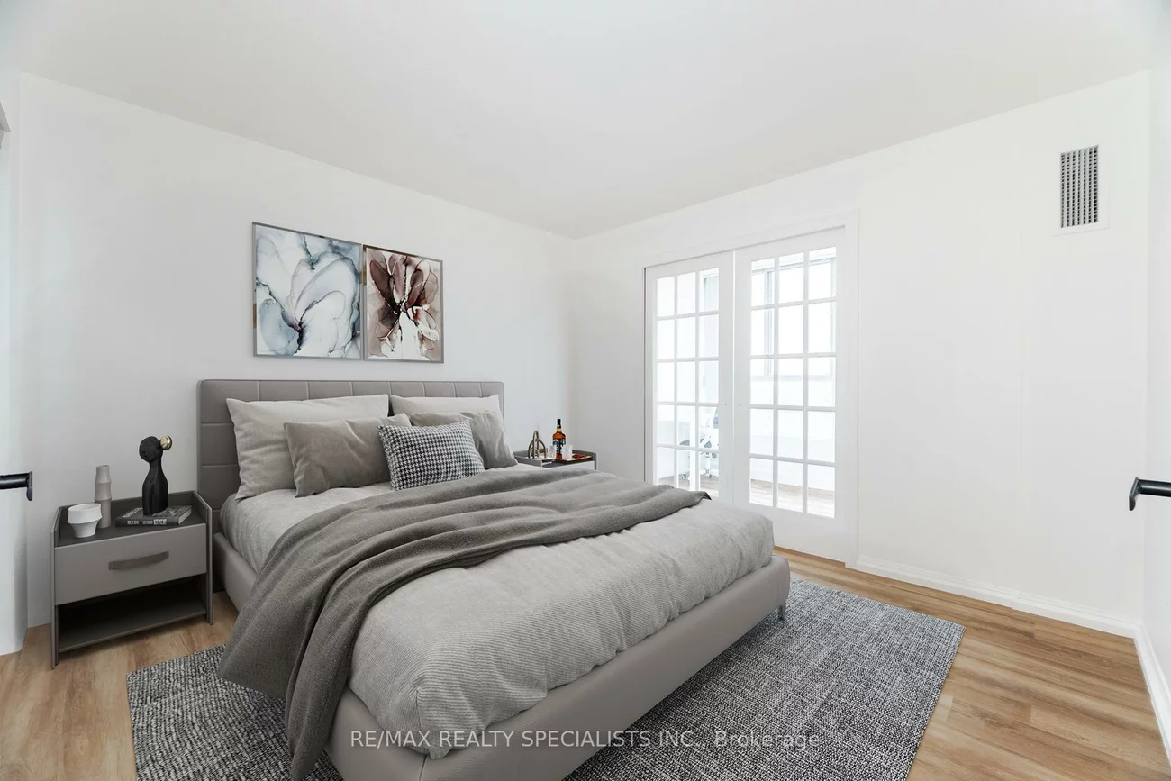 50, Kingsbridge Gdn, Hurontario, Mississauga