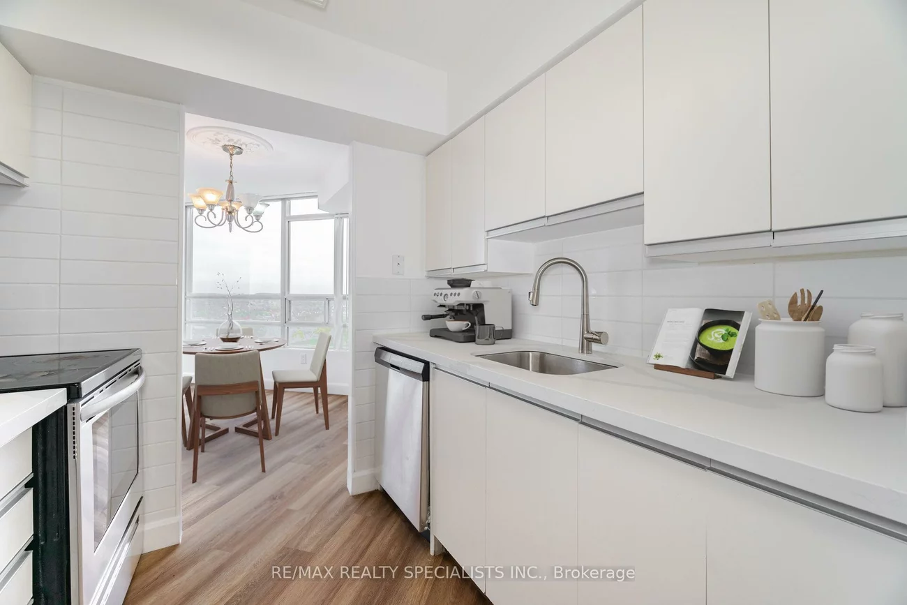 50, Kingsbridge Gdn, Hurontario, Mississauga
