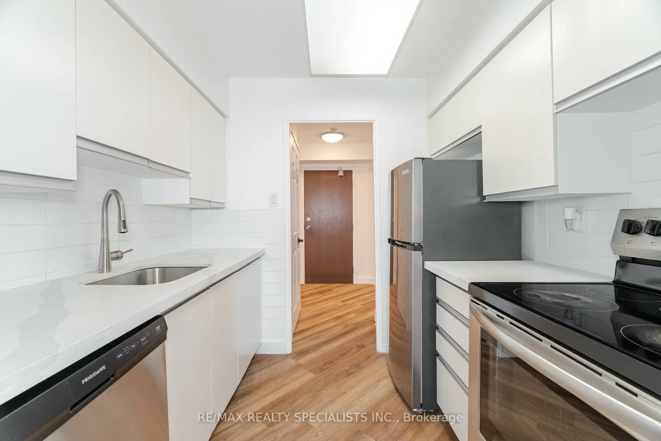 50, Kingsbridge Gdn, Hurontario, Mississauga