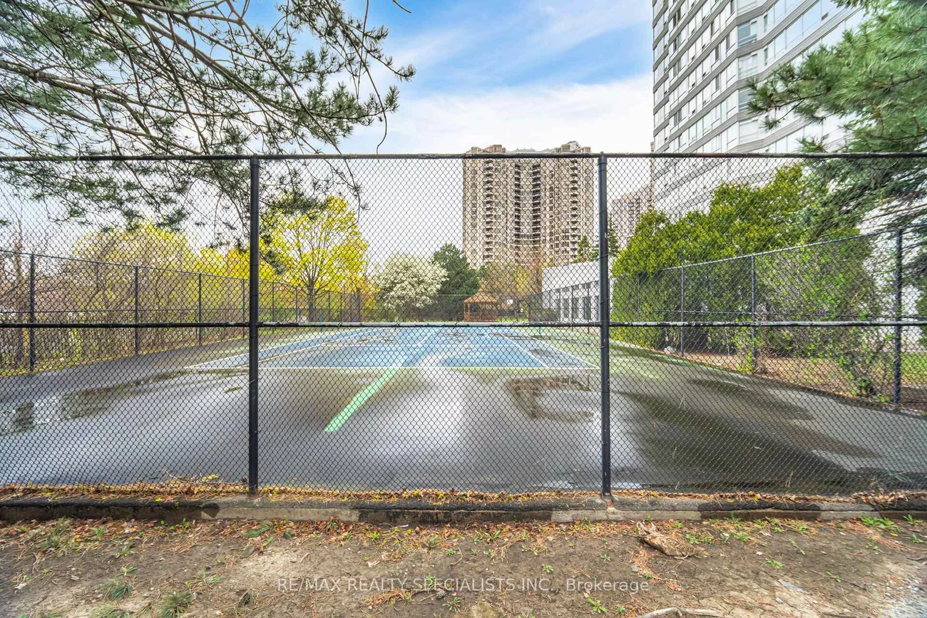 50, Kingsbridge Gdn, Hurontario, Mississauga