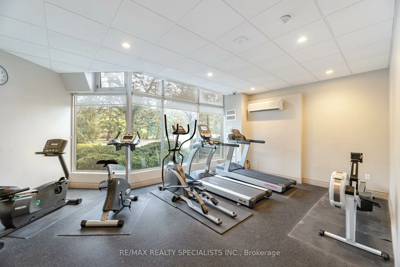 50, Kingsbridge Gdn, Hurontario, Mississauga