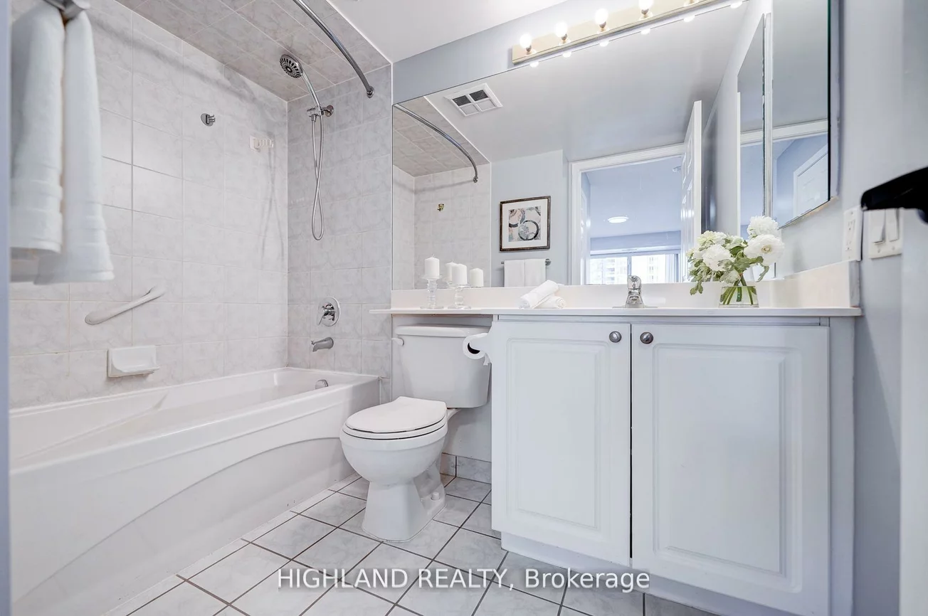 25, Kingsbridge Garden, Hurontario, Mississauga